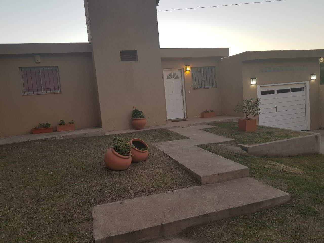 HERMOSA CASA ESTILO MINIMALISTA